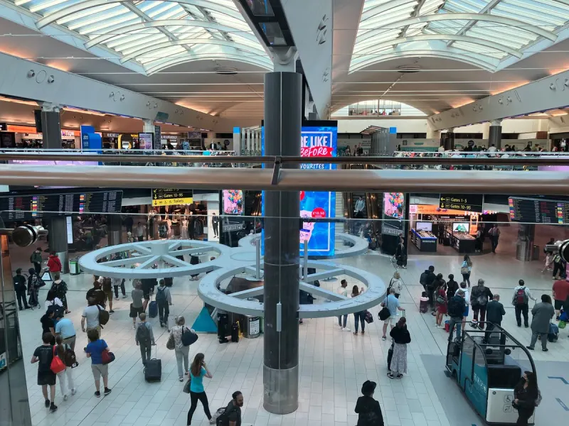 Gatwick Airport left with 'no running water' as travellers 'can't use toilets or buy drinks'